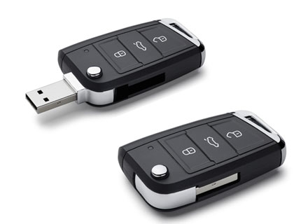 USB nøgle 16GB i form som en Volkswagen bilnøgle (UDSOLGT)