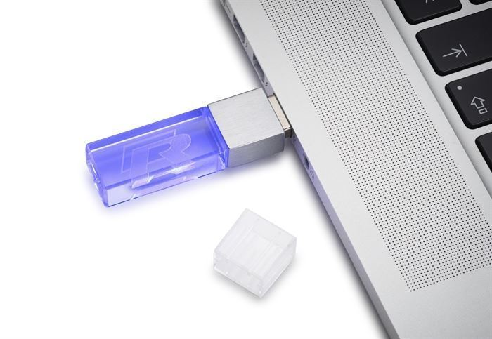 USB stick 8GB, belyst blå, "R" kollection (UDGÅET)